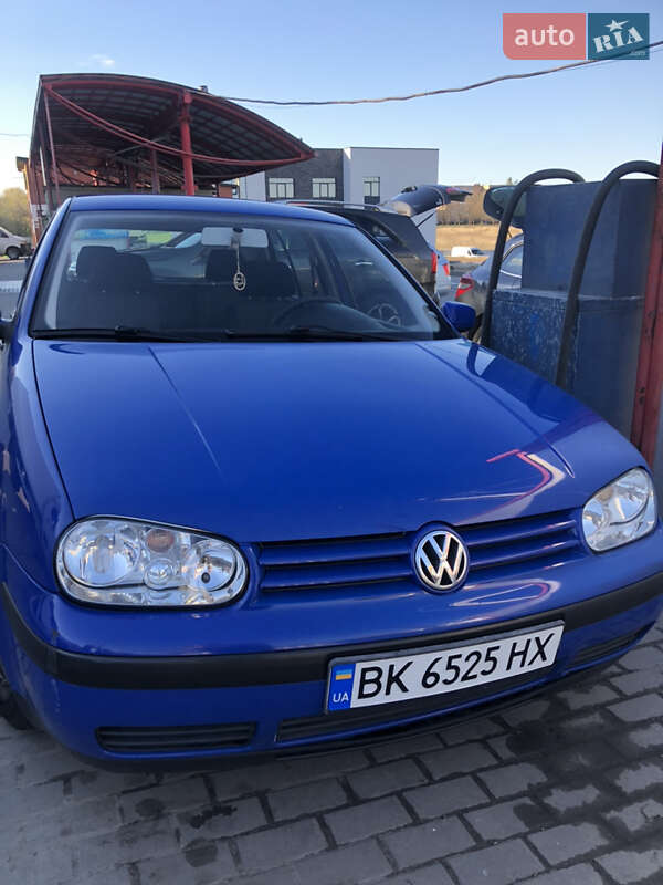 Хэтчбек Volkswagen Golf 2001 в Ровно