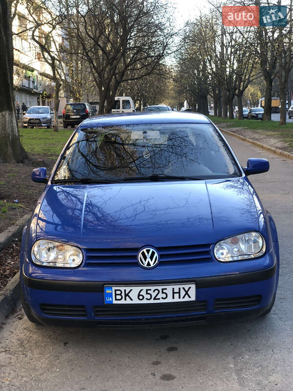Хэтчбек Volkswagen Golf 2001 в Ровно