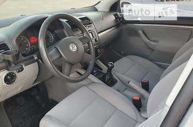 Хэтчбек Volkswagen Golf 2004 в Первомайске