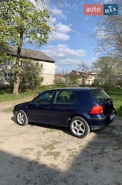 Хэтчбек Volkswagen Golf 2000 в 