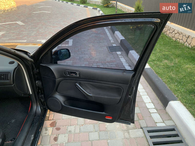 Хэтчбек Volkswagen Golf 2001 в Тернополе