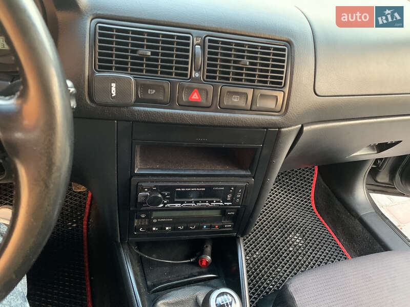 Хэтчбек Volkswagen Golf 2001 в Тернополе