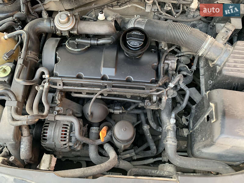 Хэтчбек Volkswagen Golf 2001 в Тернополе