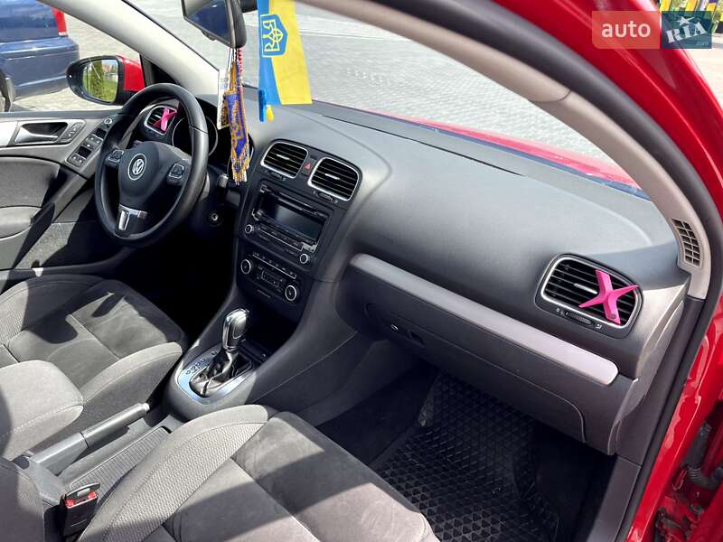 Хэтчбек Volkswagen Golf 2012 в Волочиске