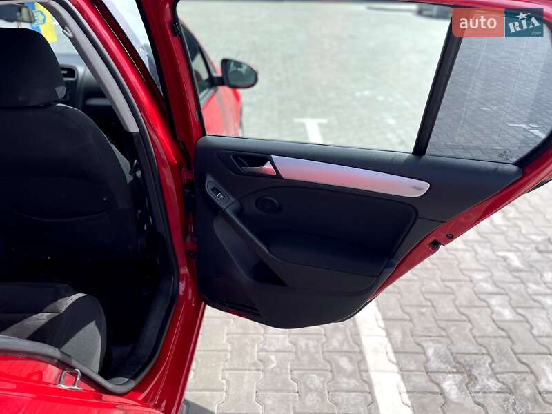 Хэтчбек Volkswagen Golf 2012 в Волочиске