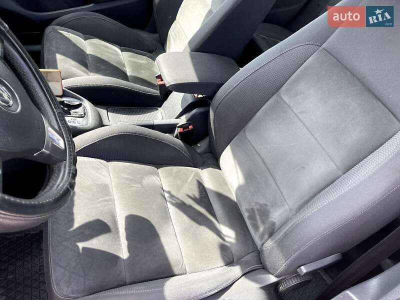 Хэтчбек Volkswagen Golf 2012 в Волочиске