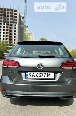 Универсал Volkswagen Golf 2018 в Киеве