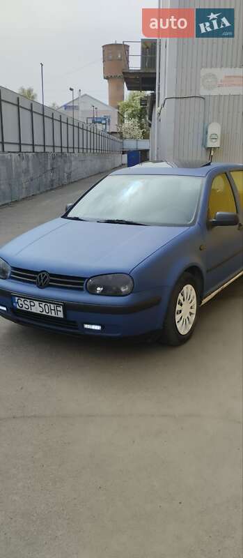 Хетчбек Volkswagen Golf 2000 в Прилуках