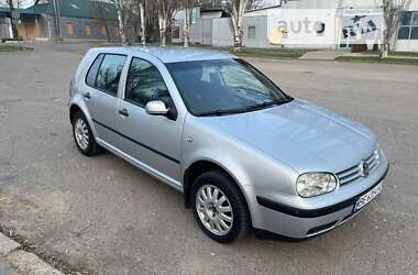 Хэтчбек Volkswagen Golf 2003 в Новой Одессе