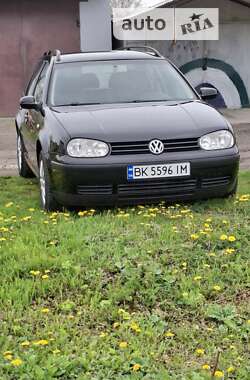 Универсал Volkswagen Golf 2005 в Ровно