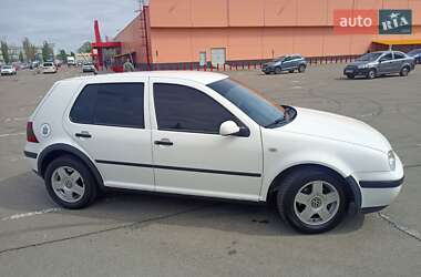 Хэтчбек Volkswagen Golf 2000 в Киеве