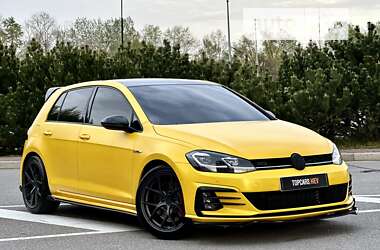 Хэтчбек Volkswagen Golf 2018 в Киеве