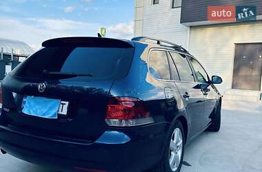 Универсал Volkswagen Golf 2010 в Казатине