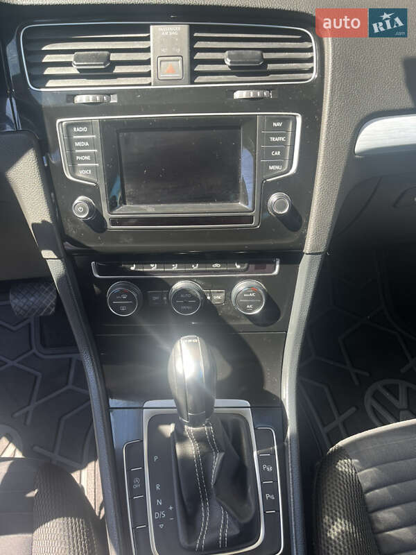 Универсал Volkswagen Golf 2015 в Тернополе