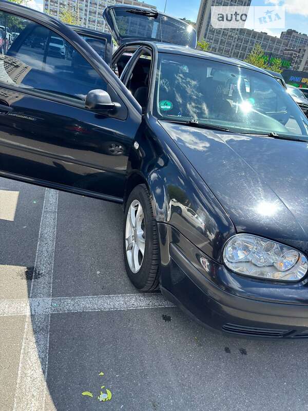 Хэтчбек Volkswagen Golf 2003 в Киеве