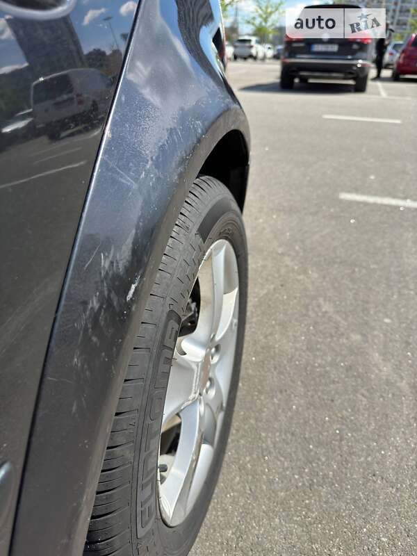 Хэтчбек Volkswagen Golf 2003 в Киеве