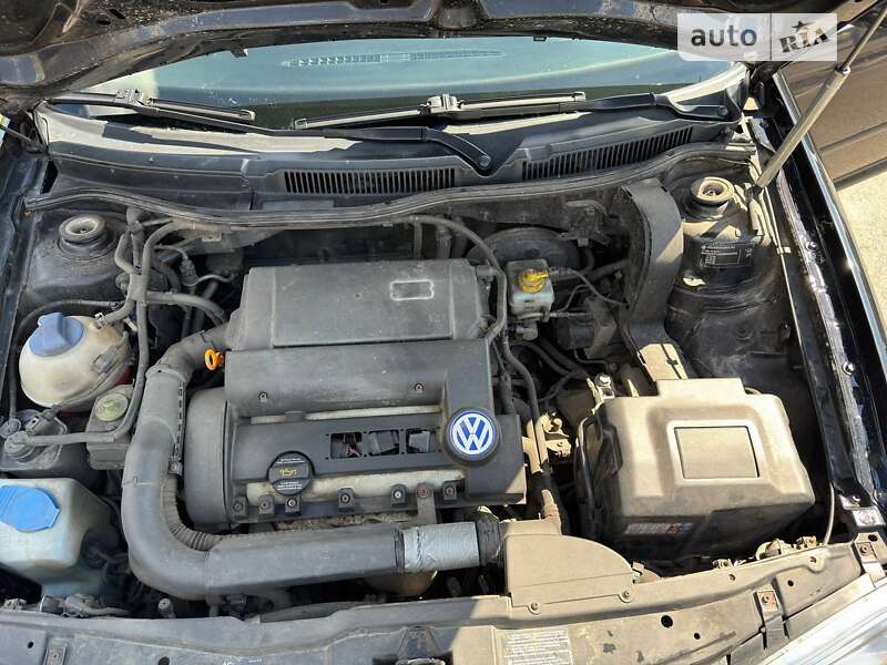 Хэтчбек Volkswagen Golf 2003 в Киеве
