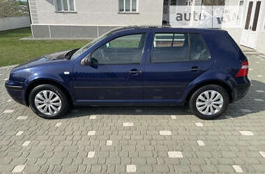 Хэтчбек Volkswagen Golf 2003 в Черновцах