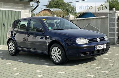 Хэтчбек Volkswagen Golf 2003 в Черновцах