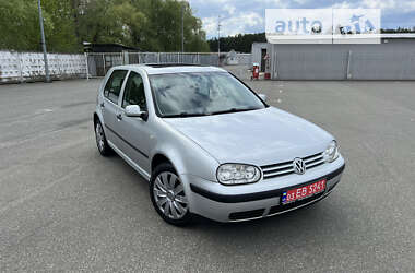 Хэтчбек Volkswagen Golf 2002 в Киеве