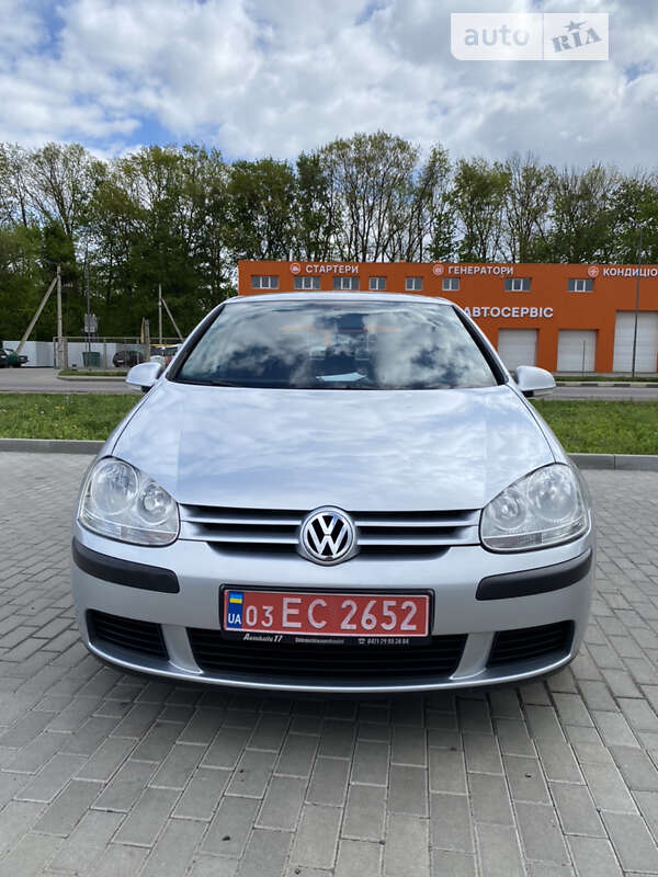 Хэтчбек Volkswagen Golf 2005 в Луцке