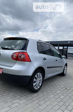 Хэтчбек Volkswagen Golf 2005 в Луцке