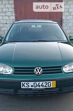 Хэтчбек Volkswagen Golf 2001 в Звягеле