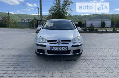 Хэтчбек Volkswagen Golf 2004 в Могилев-Подольске