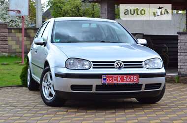 Хэтчбек Volkswagen Golf 2001 в Сарнах