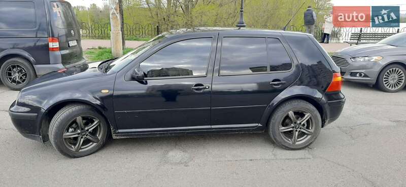 Хэтчбек Volkswagen Golf 1998 в Киеве