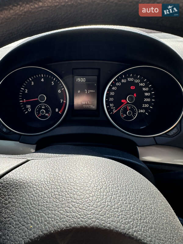 Хетчбек Volkswagen Golf 2010 в Києві