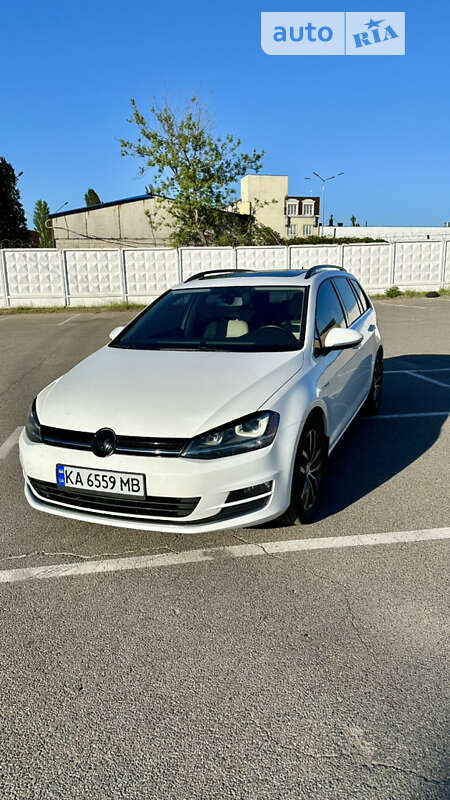 Универсал Volkswagen Golf 2015 в Киеве