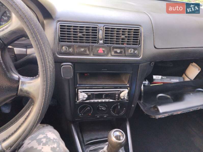 Хэтчбек Volkswagen Golf 1999 в Киеве