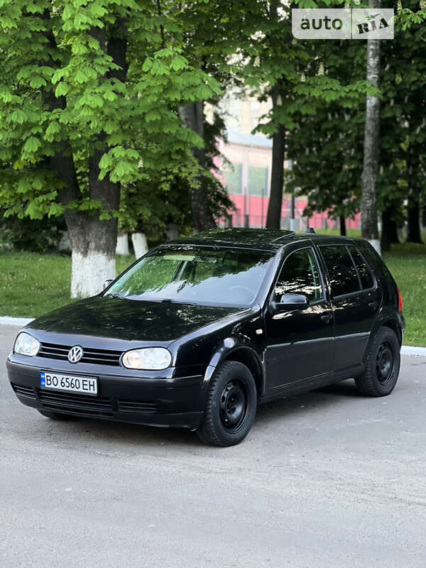 Хэтчбек Volkswagen Golf 1998 в Волочиске