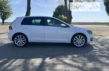 Хэтчбек Volkswagen Golf 2016 в Киеве