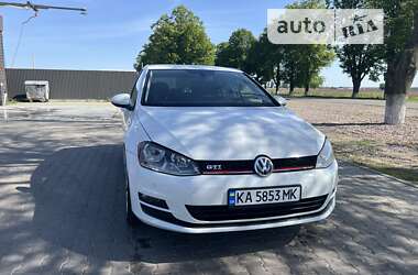 Хэтчбек Volkswagen Golf 2016 в Киеве