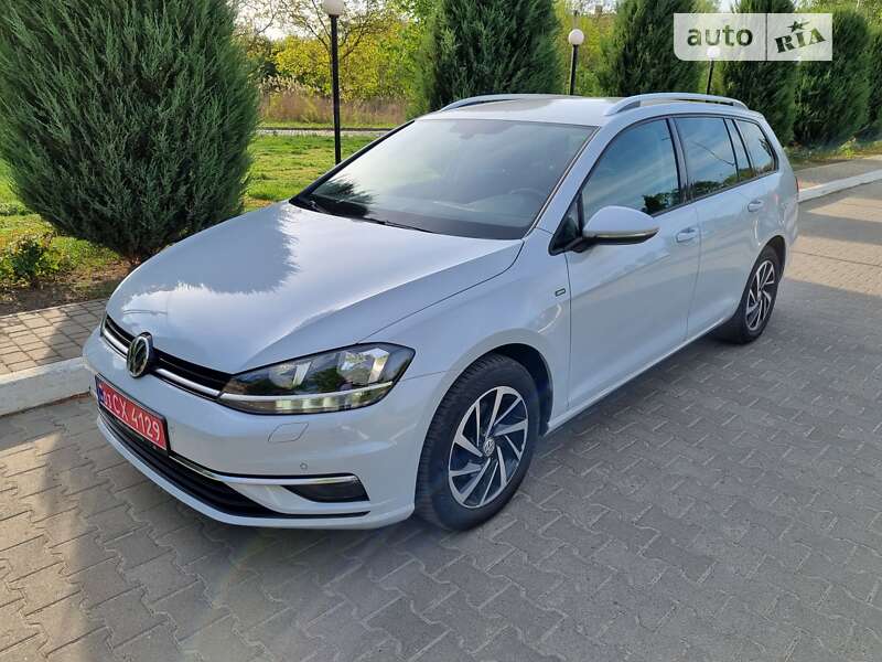 Универсал Volkswagen Golf 2018 в Черновцах