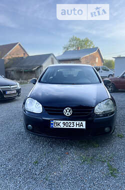 Хэтчбек Volkswagen Golf 2006 в Городке