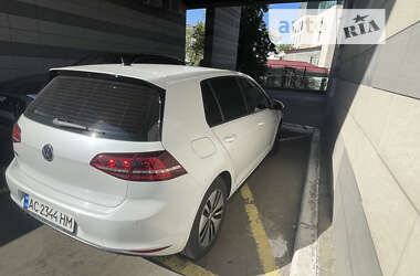 Хэтчбек Volkswagen Golf 2015 в 