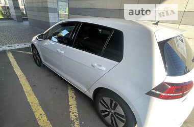 Хэтчбек Volkswagen Golf 2015 в 