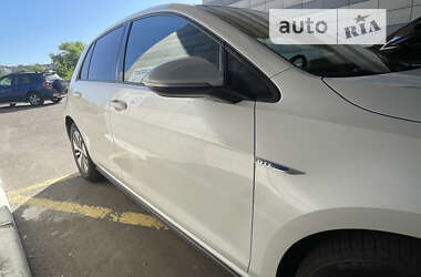 Хэтчбек Volkswagen Golf 2015 в 