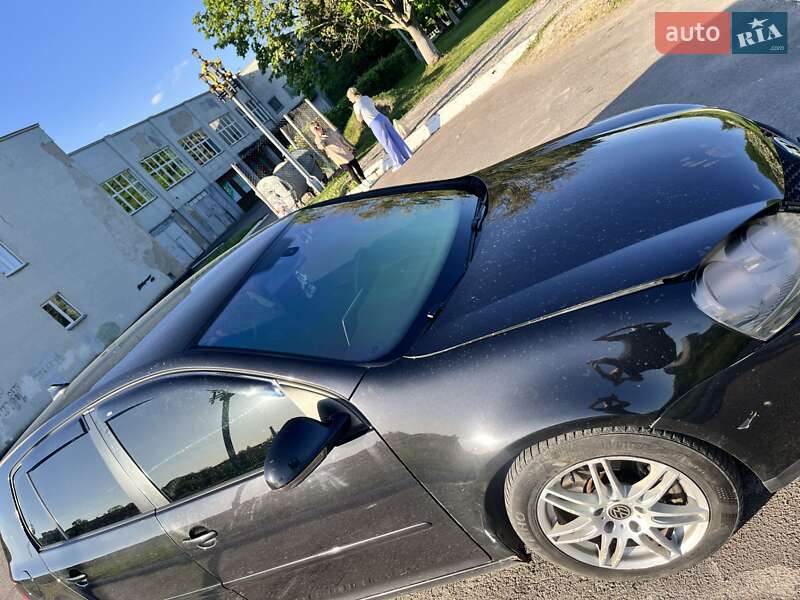 Хэтчбек Volkswagen Golf 2006 в Ровно