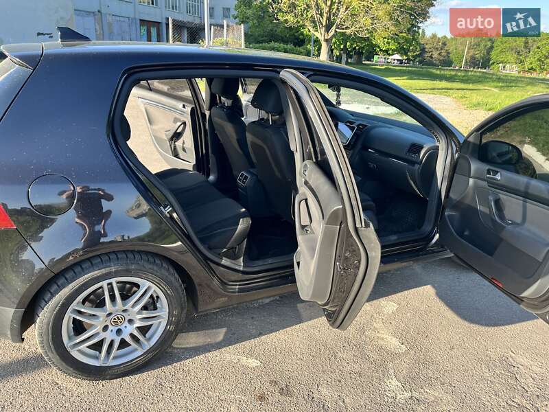 Хэтчбек Volkswagen Golf 2006 в Ровно