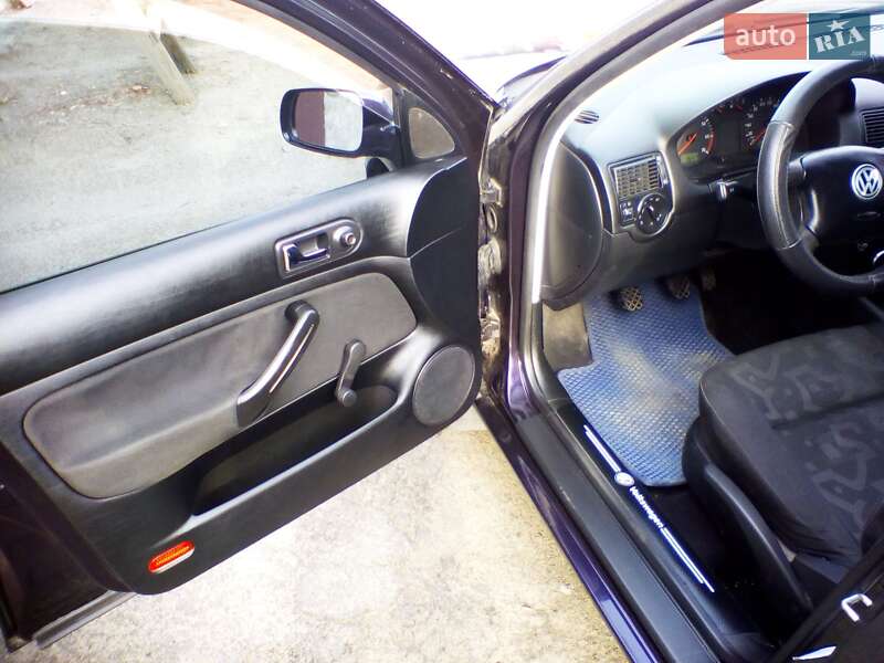 Хэтчбек Volkswagen Golf 1999 в Малине