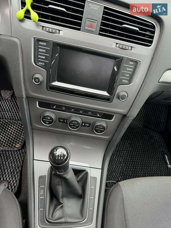 Универсал Volkswagen Golf 2014 в Кременце