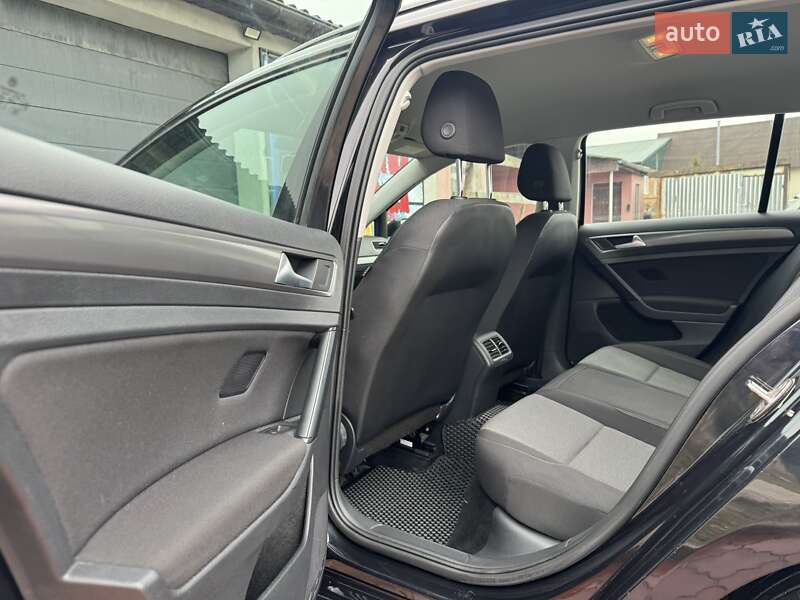 Универсал Volkswagen Golf 2014 в Кременце