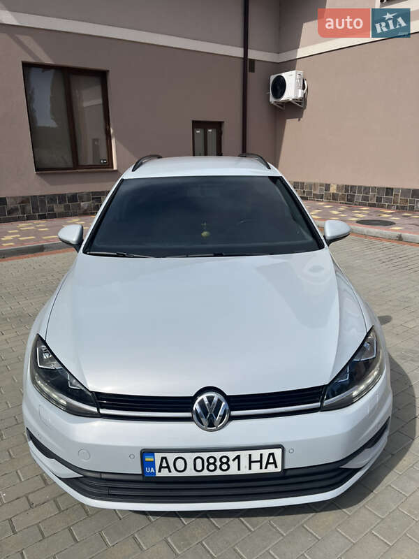 Универсал Volkswagen Golf 2017 в Мукачево