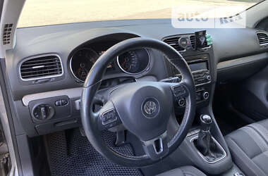 Хэтчбек Volkswagen Golf 2012 в Сваляве