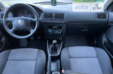 Хетчбек Volkswagen Golf 2002 в Львові