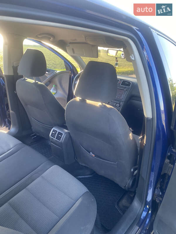 Хэтчбек Volkswagen Golf 2012 в Карловке